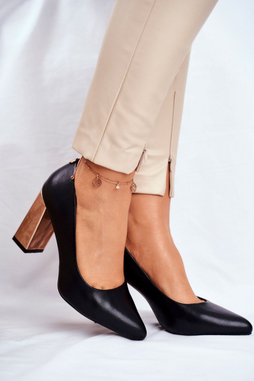 Zapatos de modelo clásico con tacón decorado de Sergio Leone.
