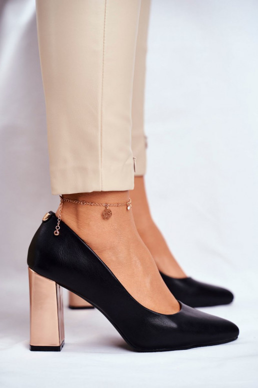 Zapatos de modelo clásico con tacón decorado de Sergio Leone.