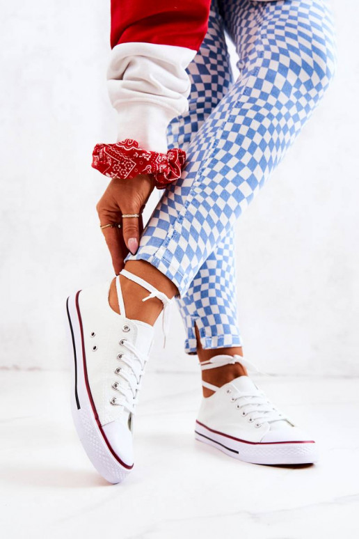 Zapatos de ocio blancos.