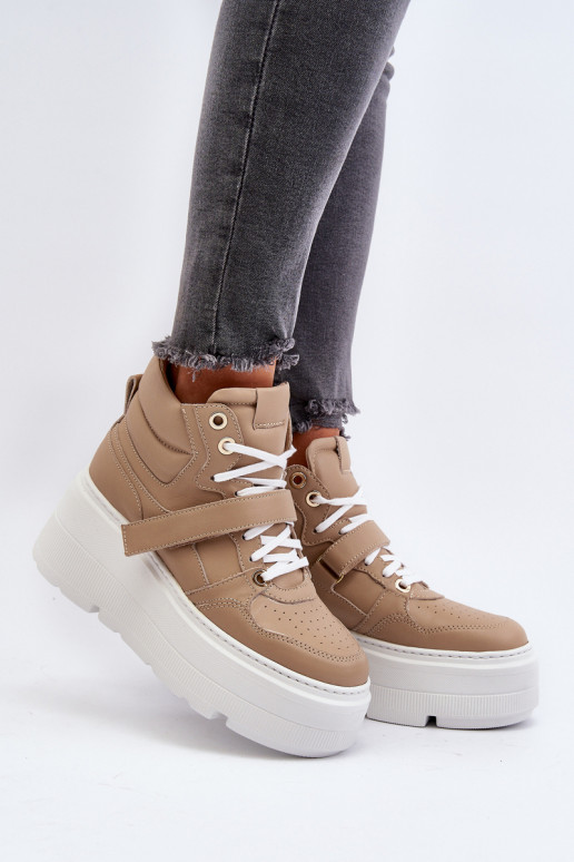 Zapatos modelo Zazoo Sneakers en color beige.