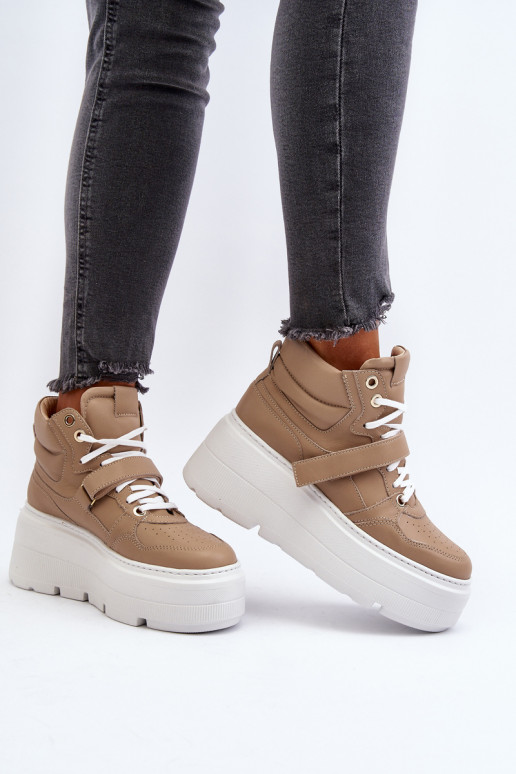 Zapatos modelo Zazoo Sneakers en color beige.