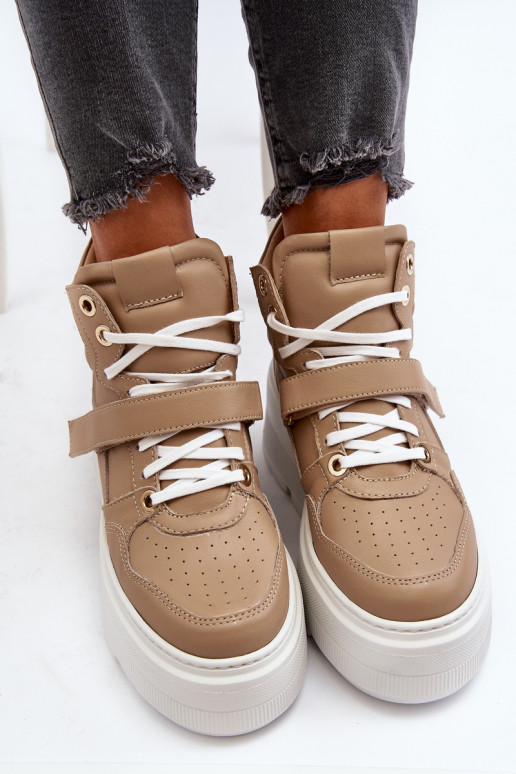 Zapatos modelo Zazoo Sneakers en color beige.