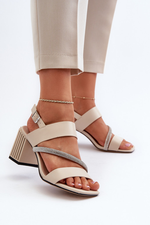 Sandalias elegantes con tacón en color beige D&A MR38-549