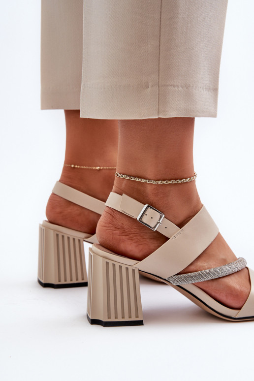 Sandalias elegantes con tacón en color beige D&A MR38-549