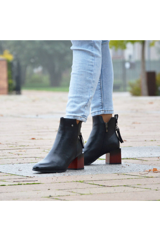 Botas con tacón grueso, color negro Potocki
