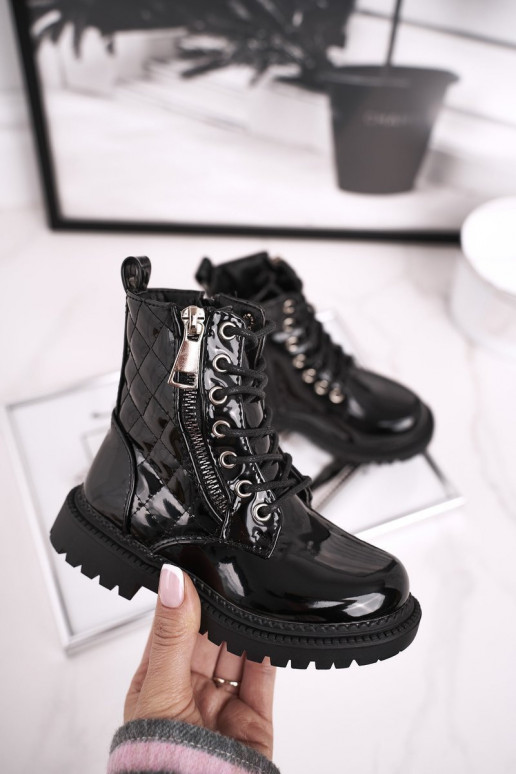 Botas de mujer lacadas en negro.