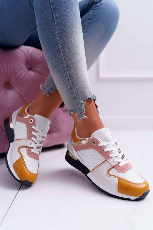 Zapatos casuales en varios colores.