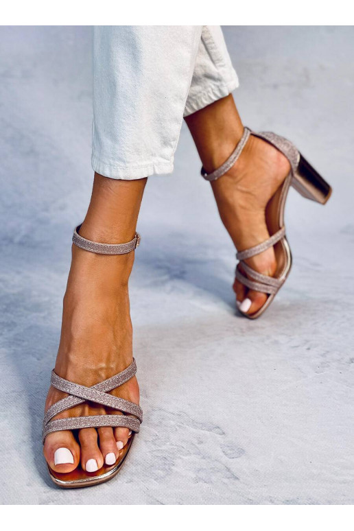 Sandalias de tacón con estilo ELIZABETH CHAMPAGNE