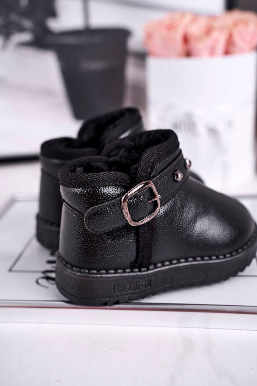 Botas de nieve cálidas en negro. Botas de nieve cálidas en negro.