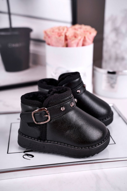 Botas de nieve cálidas en negro. Botas de nieve cálidas en negro.