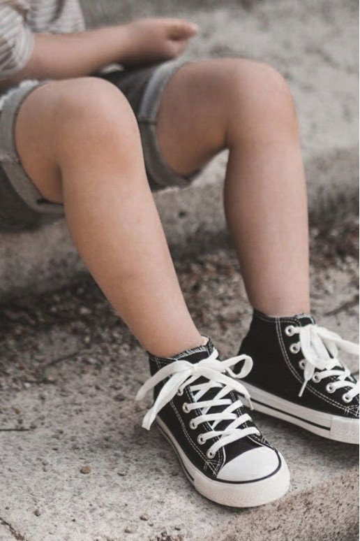 Zapatos infantiles con suela negra. Zapatos infantiles con suela negra.