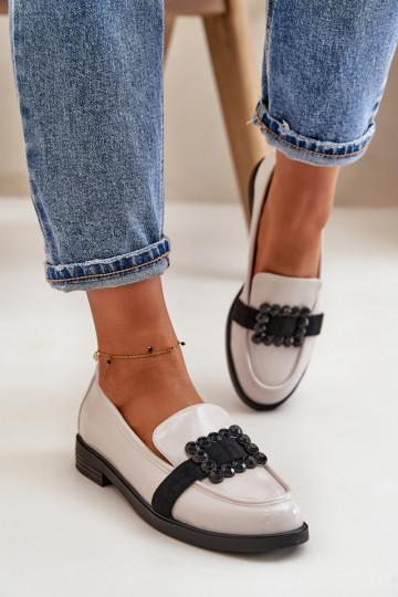 Mocasines lacados Femenino con adornos color gris Vinceza 58389