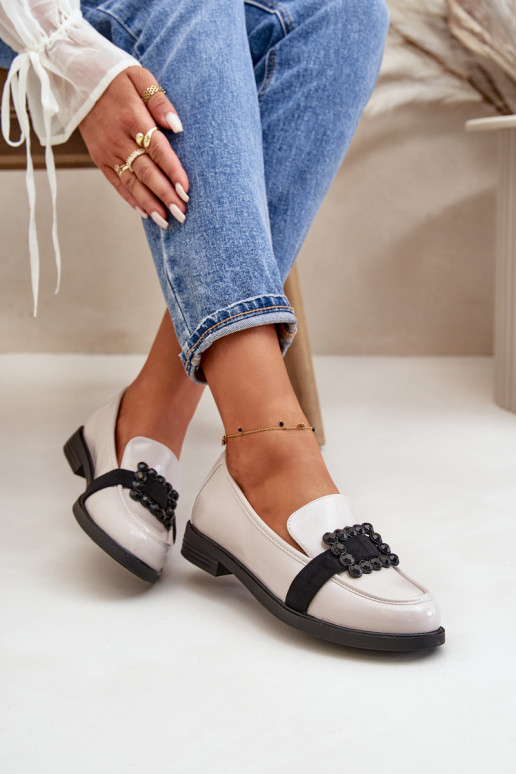 Mocasines lacados Femenino con adornos color gris Vinceza 58389