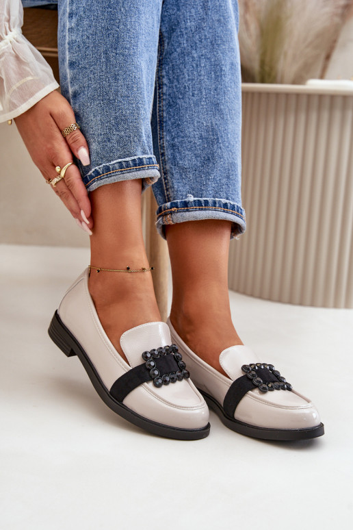 Mocasines lacados Femenino con adornos color gris Vinceza 58389