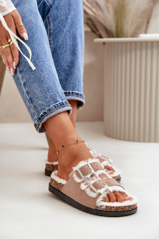 Femenino Zapatillas Zapatillas con hebillas y un abrigo de piel beige Ezilena