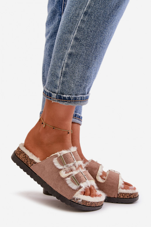 Femenino Zapatillas Zapatillas con hebillas y un abrigo de piel beige Ezilena