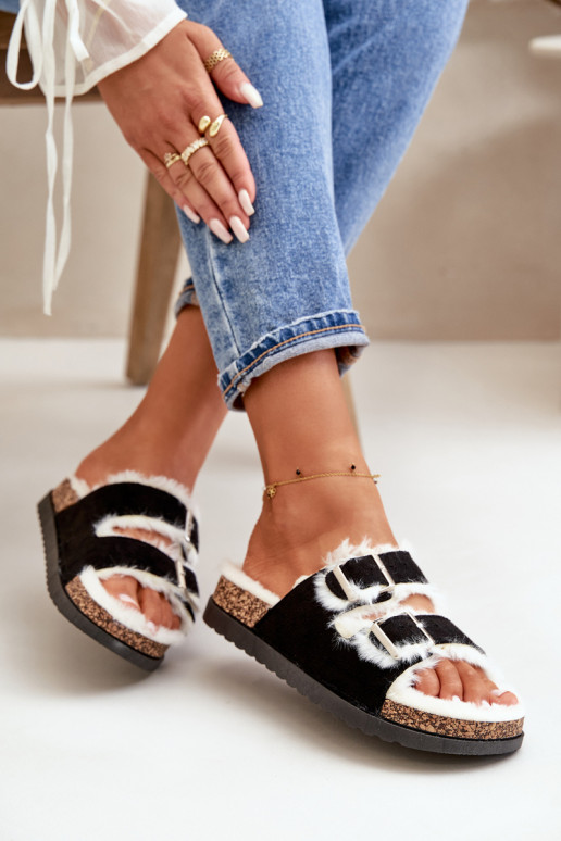 Femenino Zapatillas Zapatillas con hebillas y un abrigo de piel de color negro Ezilena