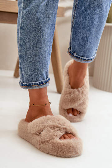 con un abrigo de piel Zapatillas Femenino Sobre una suela gruesa beige Lavitera