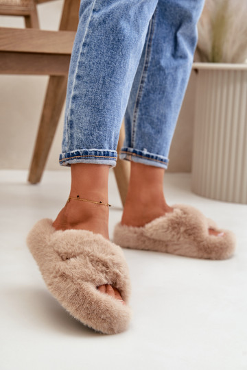 con un abrigo de piel Zapatillas Femenino Sobre una suela gruesa beige Lavitera 2