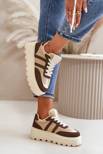 calentamiento Zapatillas modelo zapatos. Femenino con una plataforma con calentamiento color marrón Daivlene