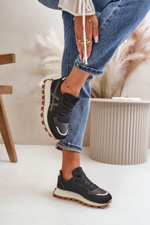 Zapatillas modelo zapatos. zapatillas Femenino con cordones con una plataforma de color negro Mialunae