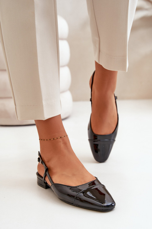 Bailarinas lacadas En un tacón bajo con el talón abierto de color negro Kairael