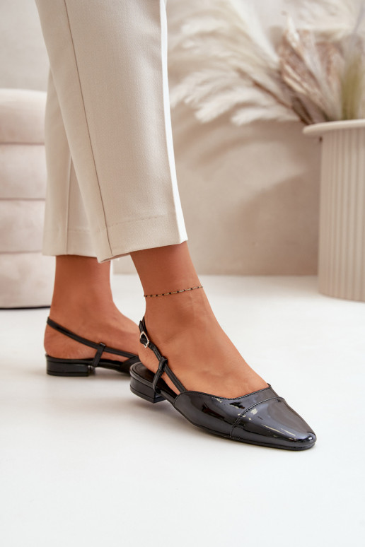 Bailarinas lacadas En un tacón bajo con el talón abierto de color negro Kairael