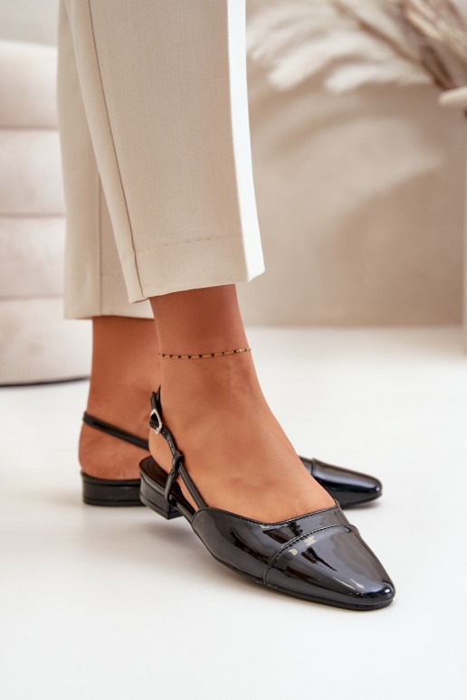 Bailarinas lacadas En un tacón bajo con el talón abierto de color negro Kairael