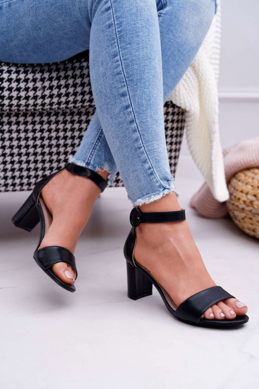 Sandalias de mujer de tacón en color negro Lexi