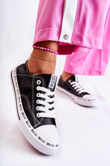 Zapatos de mujer Big Star con elementos calados en color negro FF274023