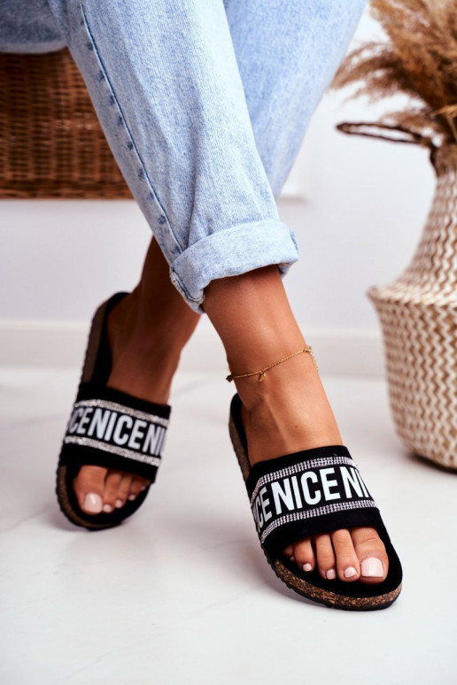 Pantuflas con ojos brillantes en color negro Be Nice