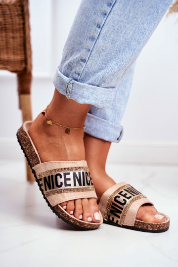 Pantuflas con ojales brillantes color beige Be Nice