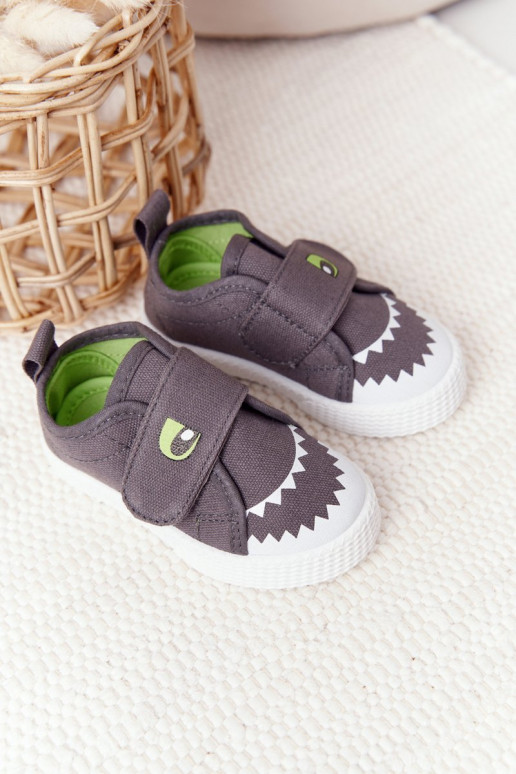 Zapatillas de ocio infantil con cierres adhesivos con tiburón en color gris Zapatillas de ocio infantil con cierres adhesivos con tiburón en color gris