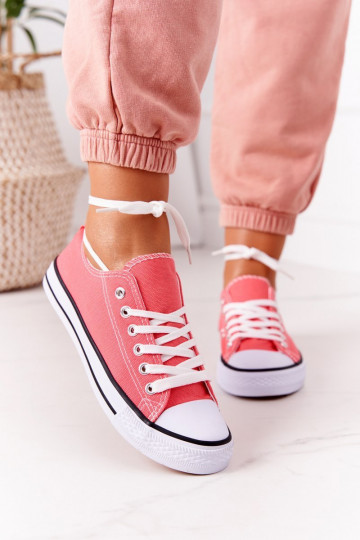 Zapatos casual modelo clásico en color coral.