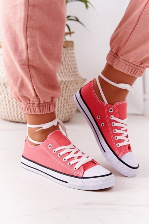 Zapatos casual modelo clásico en color coral. Zapatos casual modelo clásico en color coral.