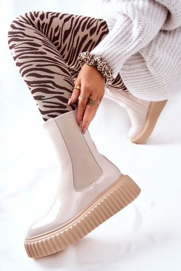 Botas efecto lacado con plataforma en color beige Sereia