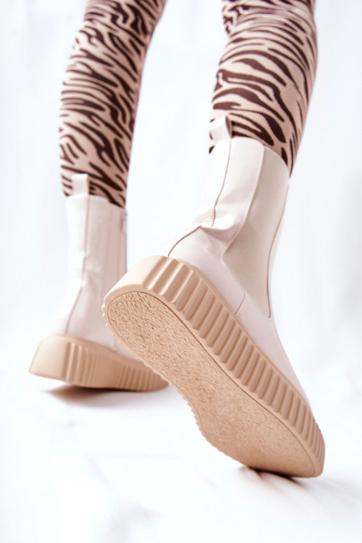 Botas efecto lacado con plataforma en color beige Sereia Botas efecto lacado con plataforma en color beige Sereia