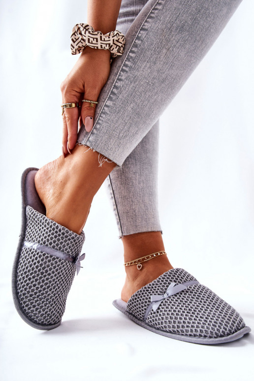Zapatillas con cintas color gris Evira