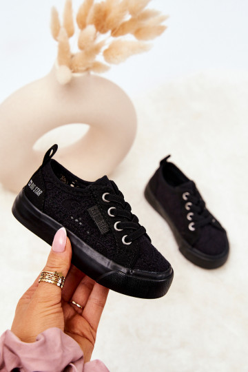 Zapatos de ocio con elementos calados Big Star JJ374133 color negro.