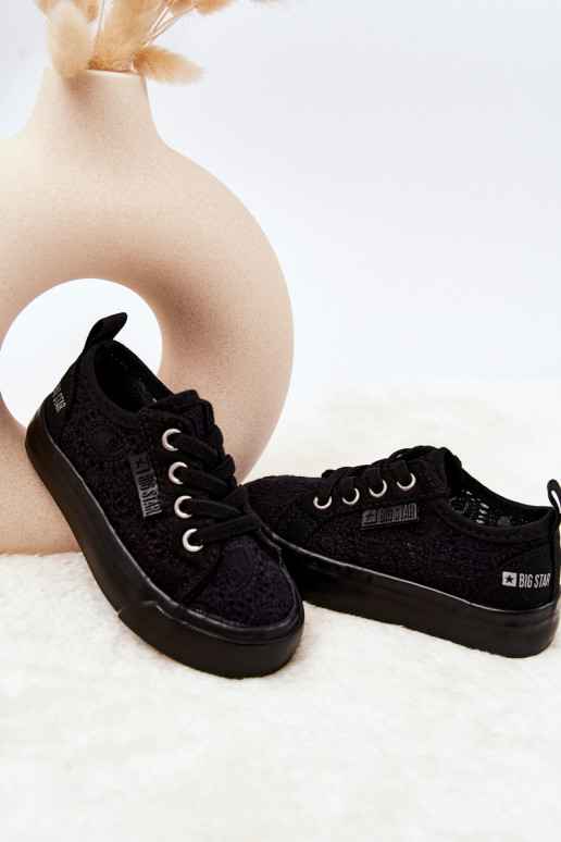 Zapatos de ocio con elementos calados Big Star JJ374133 color negro.
