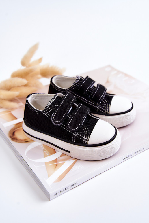 Zapatos casual infantil con cierres adhesivos en color negro Bernie