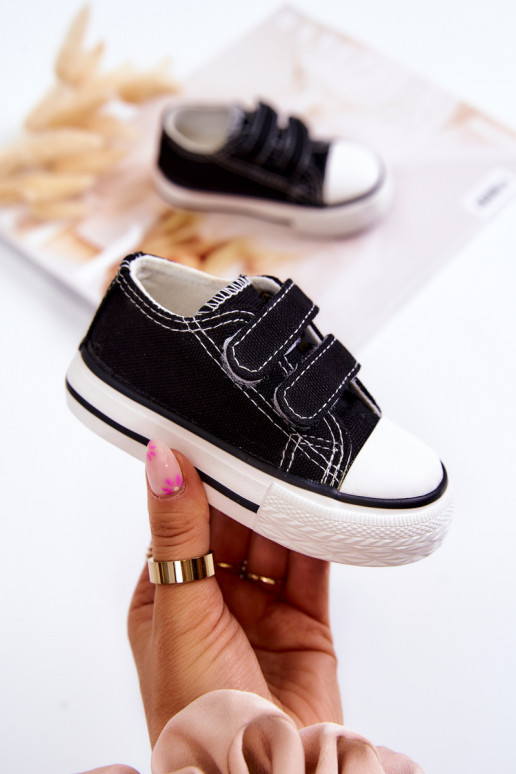 Zapatos casual infantil con cierres adhesivos en color negro Bernie