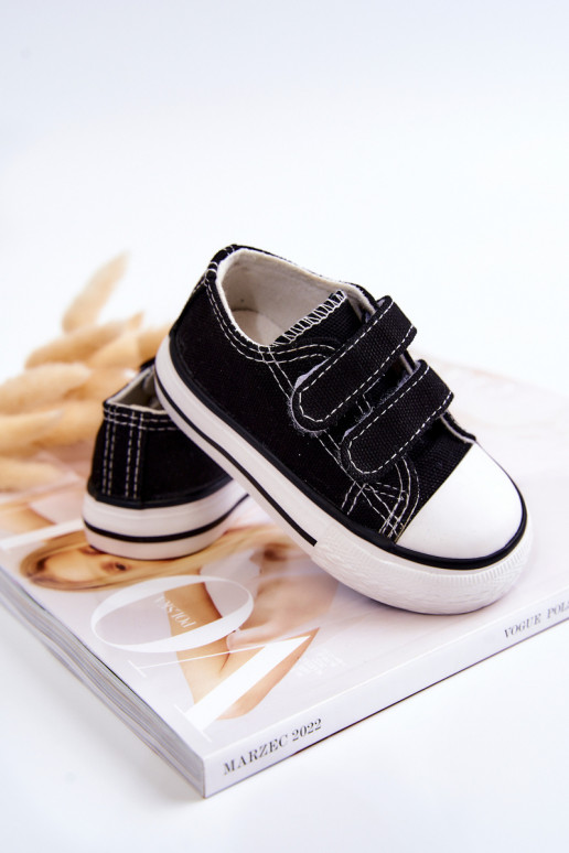 Zapatos casual infantil con cierres adhesivos en color negro Bernie