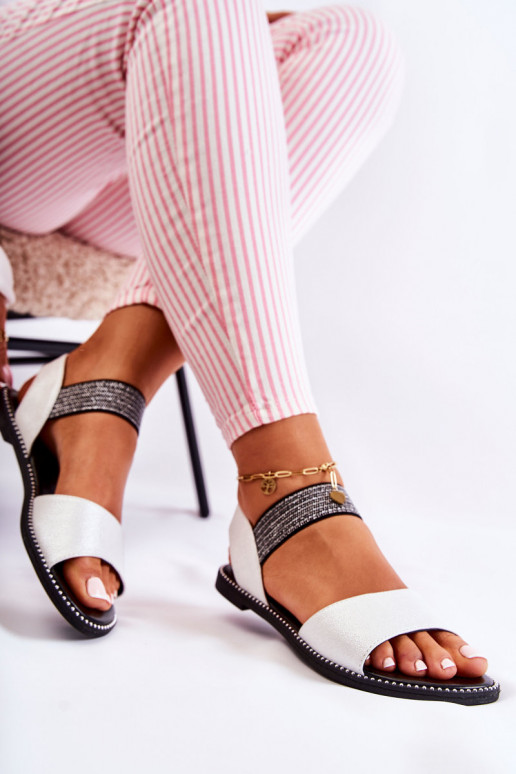 Sandalias de mujer modelo clásico con remaches en color plateado Shelly