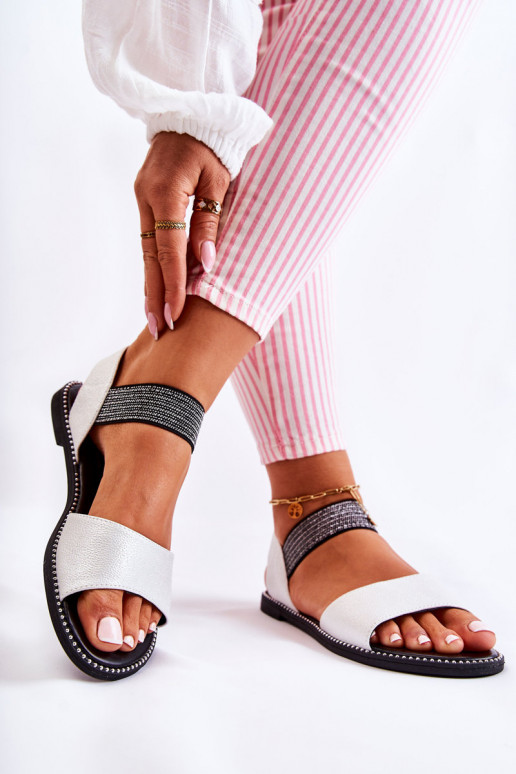 Sandalias de mujer modelo clásico con remaches en color plateado Shelly