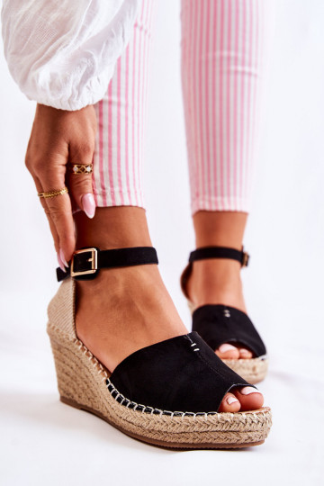 Sandalias con plataforma en color negro Delia