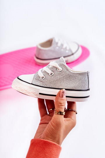 Zapatos casual infantil con tiras en color plateado Wella