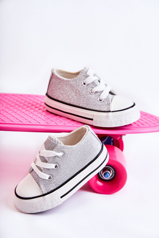 Zapatos casual infantil con tiras en color plateado Wella
