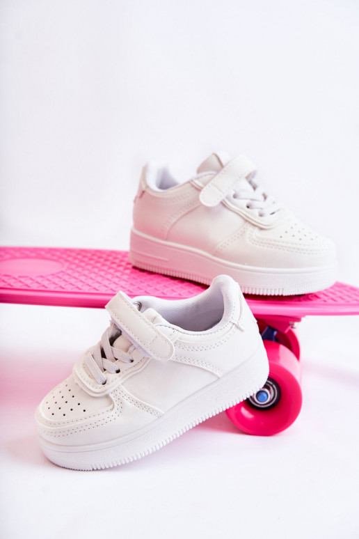 Zapatillas deportivas infantiles con cierres adhesivos en color blanco Elike Zapatillas deportivas infantiles con cierres adhesivos en color blanco Elike
