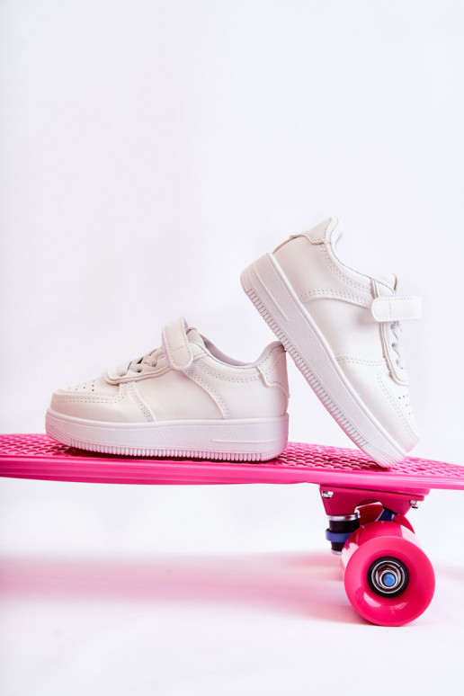 Zapatillas deportivas infantiles con cierres adhesivos en color blanco Elike Zapatillas deportivas infantiles con cierres adhesivos en color blanco Elike
